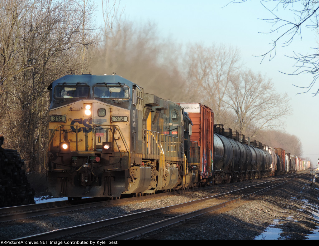 CSX 318 on M367